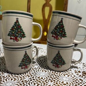 Christmas Tree Design Mugs Set